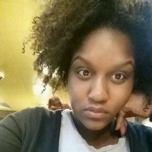 Meet your Posher, Monique